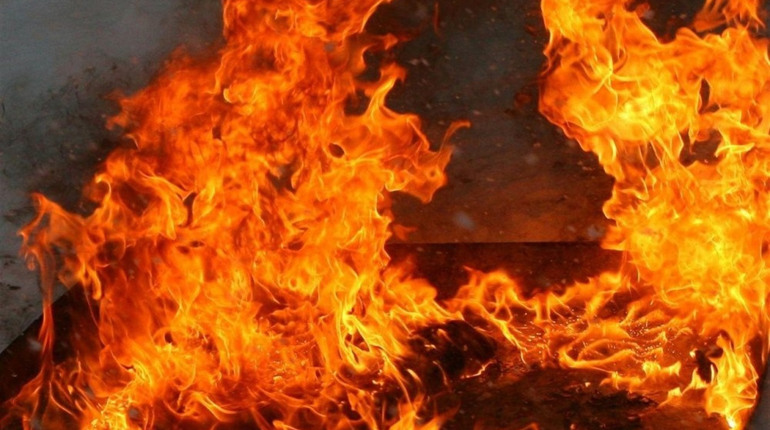 У Гуляйполі мати врятувала з палаючого будинку трьох дітей