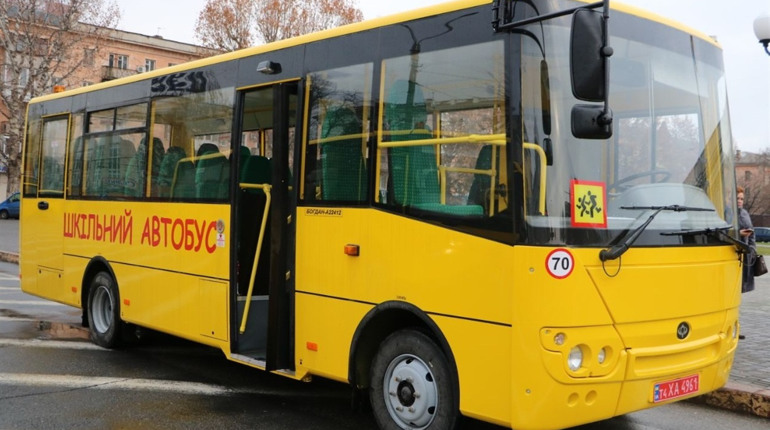 Павло Філіпчук: "Школи Херсонщини отримали сім нових шкільних автобусів"