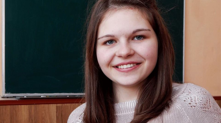 Одинадцятикласниця Софія Бабік з Рафалівки щомісяця отримує 2600 гривень від Президента України