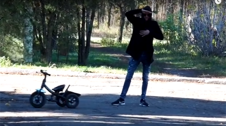 У youtube виклали відеороботу "Супер Тарас", яку знімали у лісовому коледжі поблизу Волновахи