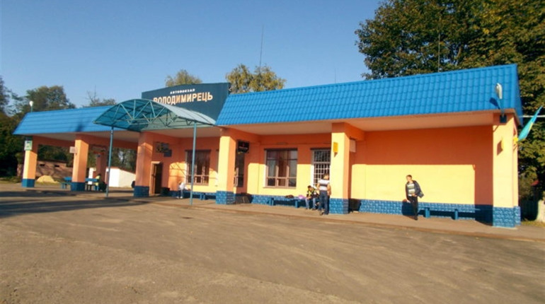 У Володимирці на автостанції відкрили громадський платний туалет, щоб пасажири не бігали на цвинтар