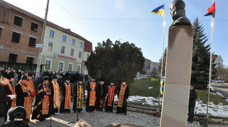  У перший день нового року у Чорткові відзначили 110-ту річницю з дня народження Бандери