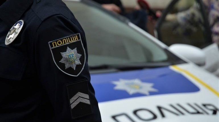 У Троїцькому чоловік обікрав продуктовий магазин 