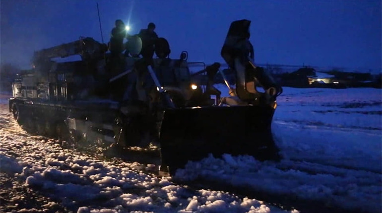 Рятувальники розчистили дороги у Волноваському районі  тяжкою інженерною технікою: відео