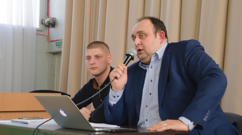 Він у Новограді вже не вперше: Станіслав Федорчук прочитав лекцію про Степана Бандеру