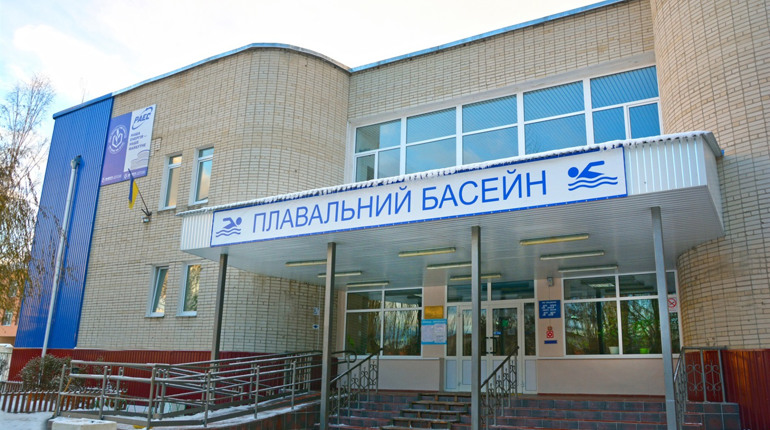 Басейн «Енергетик» у Вараші відремонтували: оновили  роздягальні та душові 