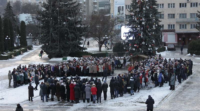 Флешмоб #колядачелендж: чортківський медичний коледж заколядував на площі