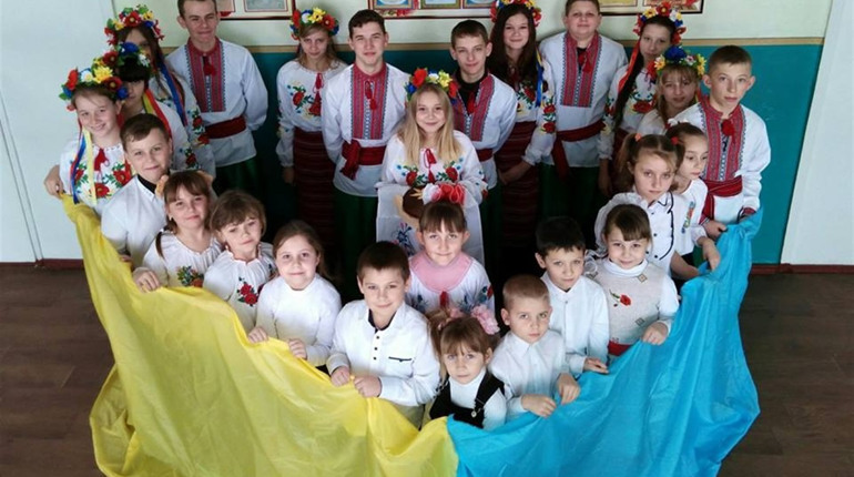 Троїчани взяли участь у флешмобі "Соборна Україна"