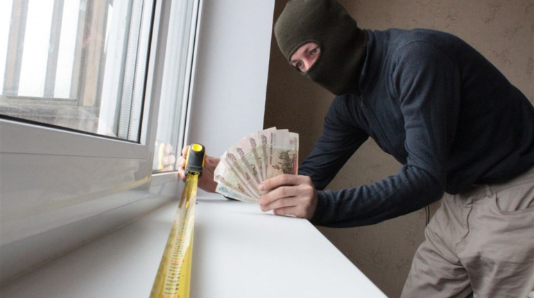 До Біляївки дійшли "віконні шахраї": пенсіонерка віддала їм 11 000 гривень 