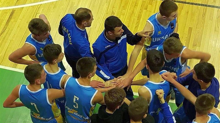 Юнацька збірна України з баскетболу перемагає чехів: чортківчанин знову один з кращих