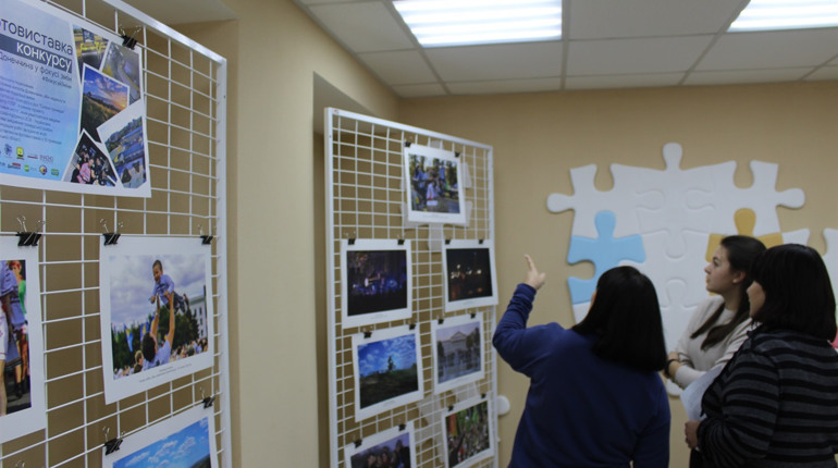 В Торецьку відкрилася фотовиставка "Донеччина у фокусі змін"