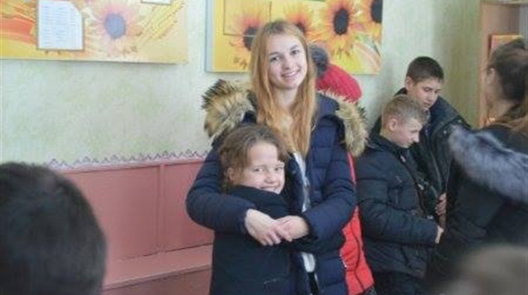 Дев'ятикласники з Володимирецького колегіуму з подарунками відвідали дітей в інтернаті на Сарненщині