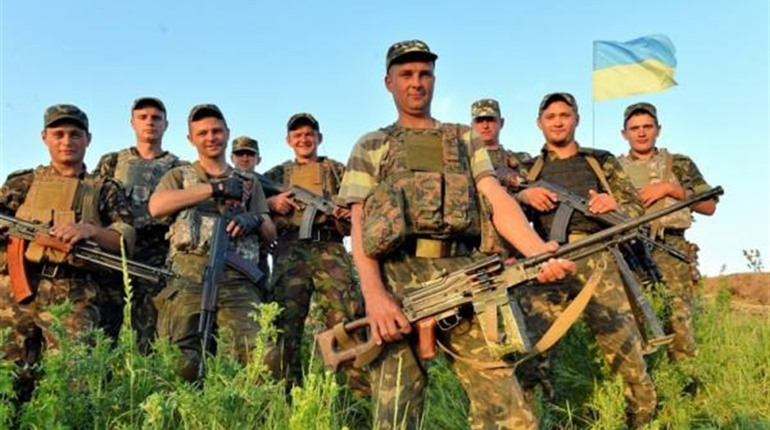 По 10 тисяч гривень:  Жмеринська міська рада заохочуватиме тих, хто обирає службу  за контрактом