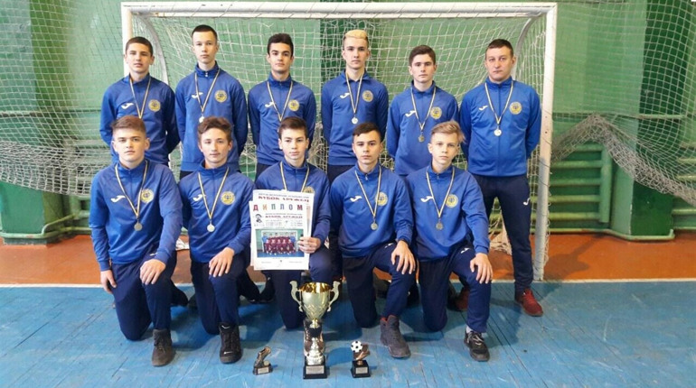 Юнаки чортківського «Кристалу» здобувають Кубок Дружби