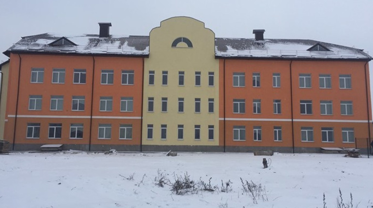 У Степангороді батьки знову не пускають дітей та вчителів до школи, але тепер – до новозбудованої