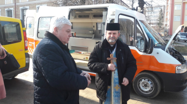 Райлікарня отримала реанімобіль з Італії,  скоро привезуть ще один. Вони нашим медикам дуже потрібні
