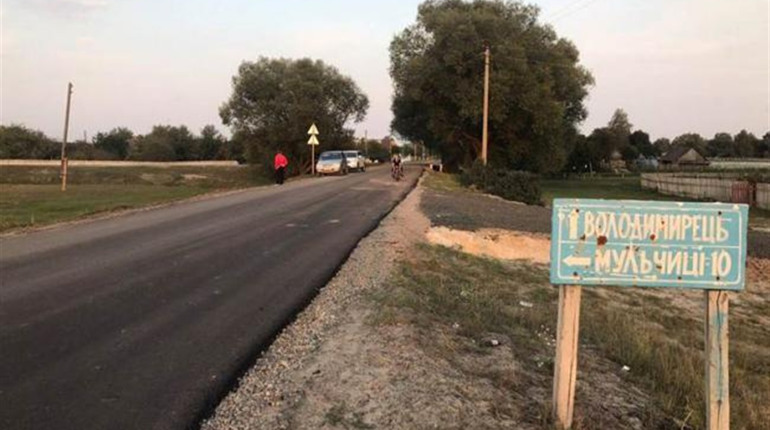 За неякісний ремонт дороги до Білого озера підряднику не заплатили. Той пішов до суду