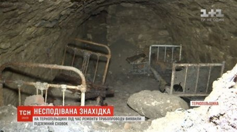 Знайдене комунальниками підземелля у Чорткові зацікавило телевізійників (відео)