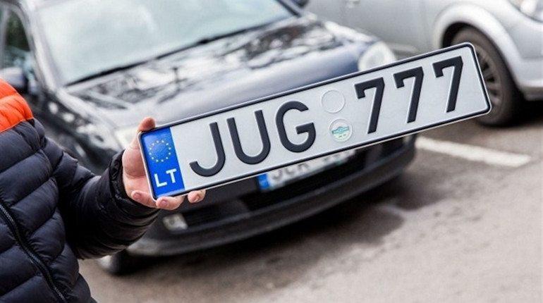 У сервісному центрі у Володимирці розмитнили 506 автівок на єврономерах. Це найменше в області