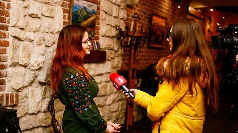 Уродженка Чорткова молода художниця Наталія Юрова представляє персональну виставку у Франківську