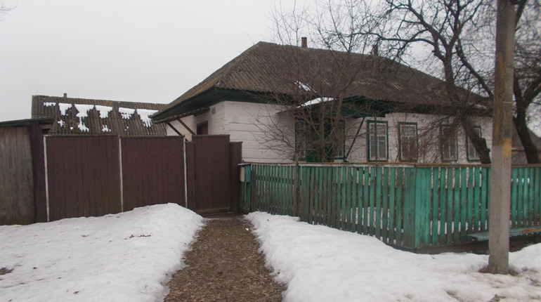 У Холмах на Корюківщині чоловік не дійшов до хати і помер на вулиці