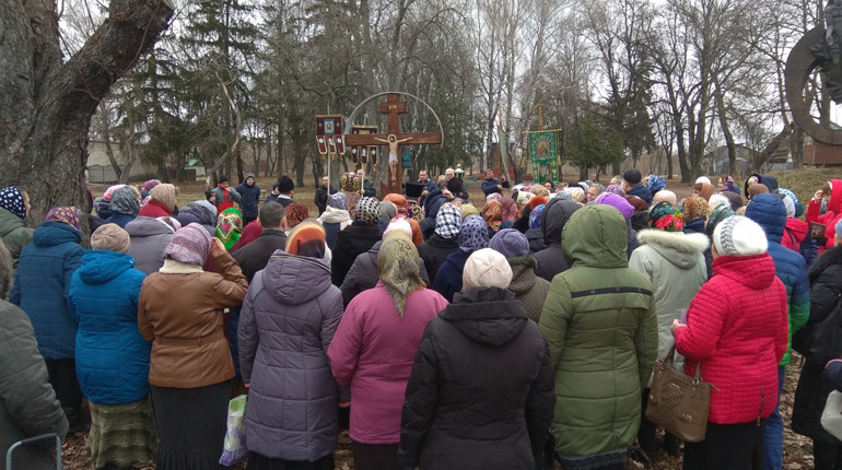 Меняни пройшлися Хресною ходою