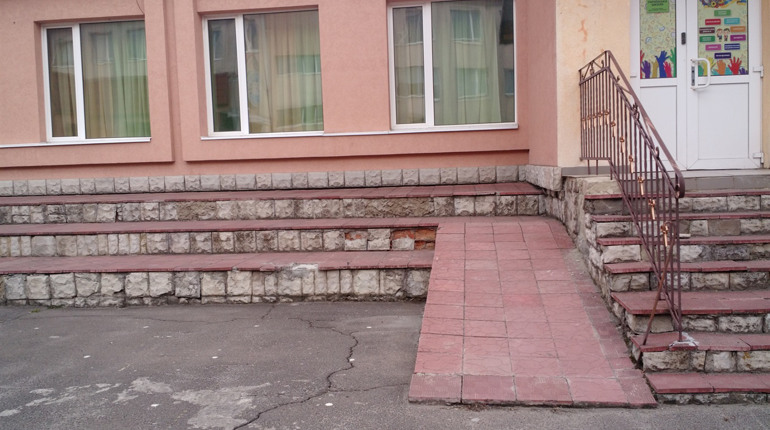 Чи доступні виборчі дільниці на Володимиреччині та у Вараші для людей з інвалідністю