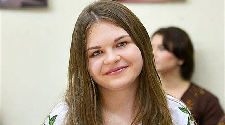 Перше місце на олімпіаді з української мови – в одинадцятикласниці з Рафалівки Софії Бабік