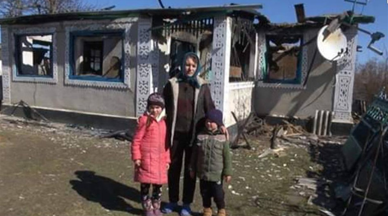 В селі Носківці згоріла хата: родина просить про допомогу
