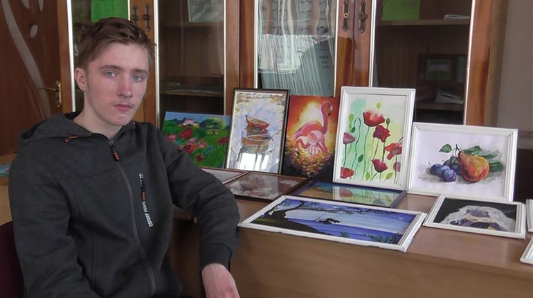 15-річний художник із Городця презентував у Володимирці виставку своїх картин