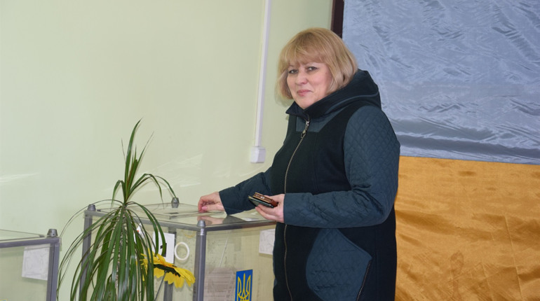 Про явку на виборчі дільниці  в Троїцькому та по Україні на 15.00