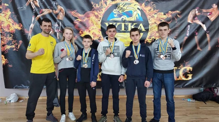 Юні кікбоксери з Вараської спортшколи привезли нагороди з чемпіонату України