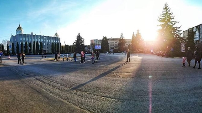 Непридатні вулиці для проїзду візочків у Чорткові: чи є альтернативи