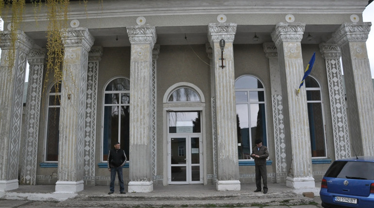 Як у селі на Чортківщині під час виборів іноземців били лозою