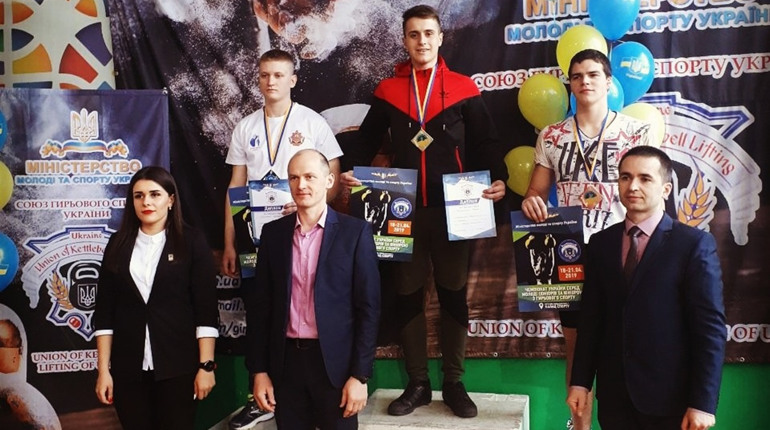 Юрій Чумаченко з Нерубайського став чемпіоном України з гирьового спорту серед юніорів