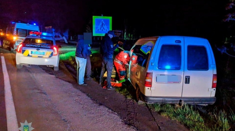 Поблизу  Лужан  поліція врятувала водія, в якого стався мікроінсульт