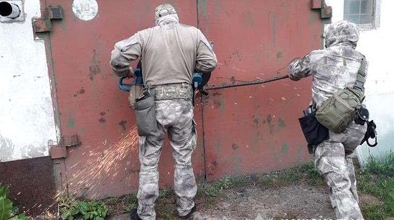Злочинна група викрадала автомобілі з Європи і перебивала номери агрегатів у гаражі в Чорткові