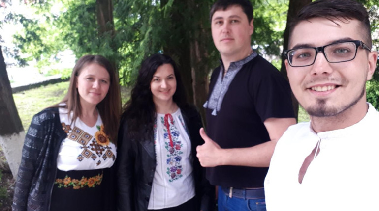 Добірка фото жителів Кіцманщини у вишиванках