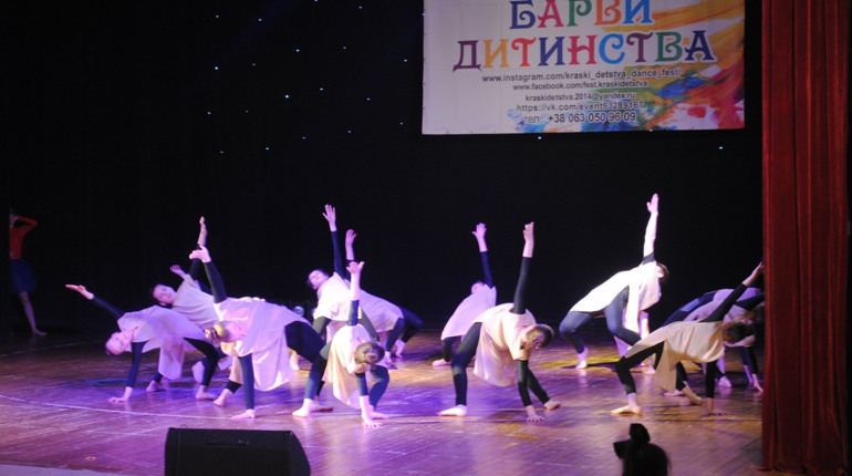 На Всеукраїнському фестивалі «Барви дитинства» танцюристи із Володимирця здобули два призових місця 