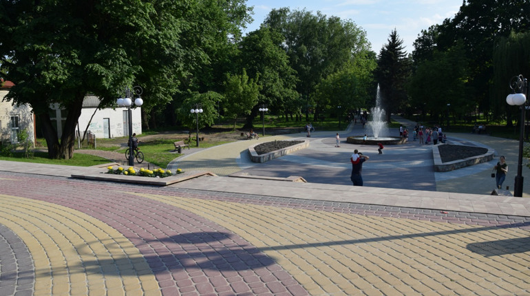 Як працює та скільки коштує новий фонтан у Чортківському парку культури та відпочинку