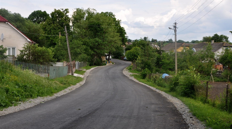 600 метрів автошляху районного значення «Швайківці — Залісся» оновили
