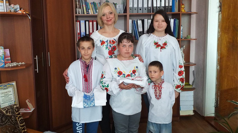 Скільки вишиванок конотопці віддали на благодійність. І хто їх отримав
