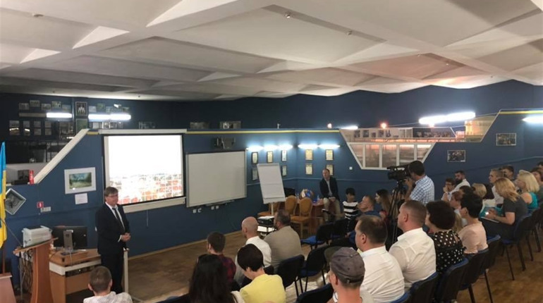 У Вараші в інформаційному центрі «Полісся» навчання з управління містом проводив поляк з Любліна