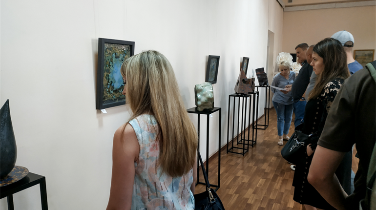 Ще одна можливсть зустрітись з митцем. Конотопців запрошують на закриття виставки Юрія Мусатова