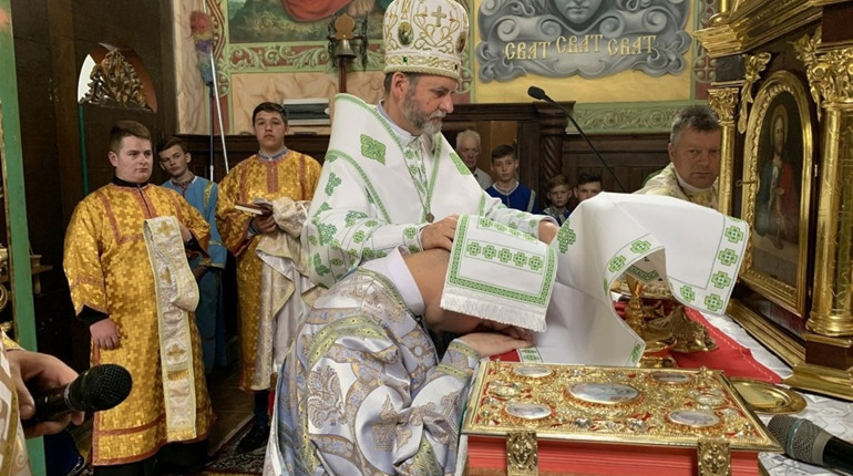 У неділю батька владика Бучацької єпархії Дмитро Григорак висвятив на священика випускника семінарії