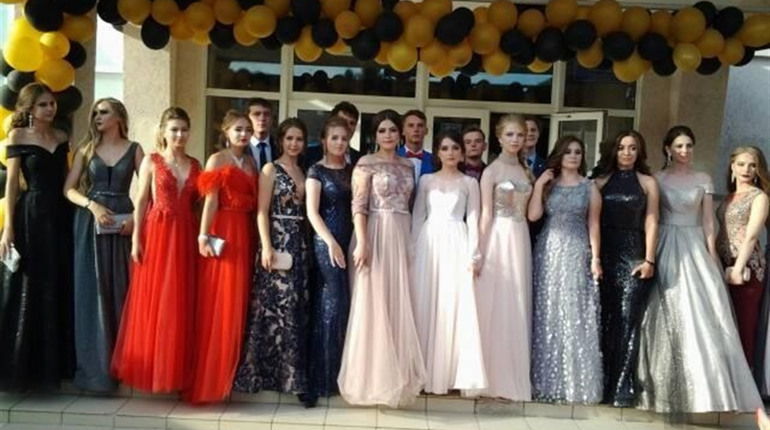Огляд соцмереж: як троїчани святкували випускні в школах