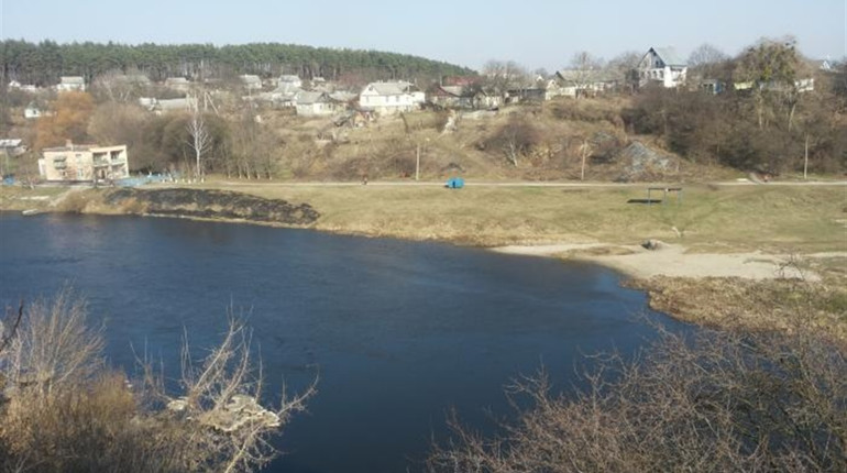 Держпродспоживслужба: пляж у Новограді не відповідає санітарним нормам, хоча його не досліджували