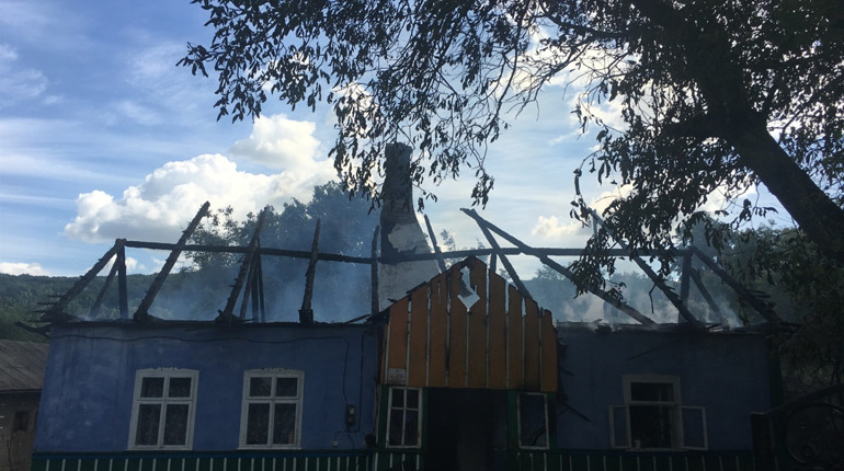 У Давидівцях горів житловий будинок