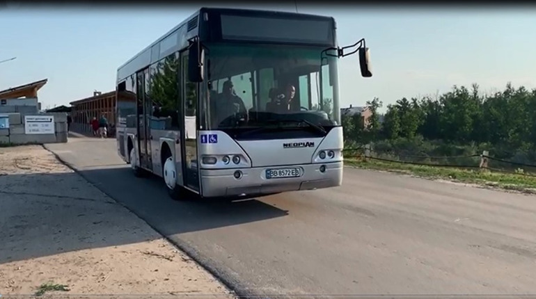 По "дорозі життя" в Станиці Луганській курсує автобус