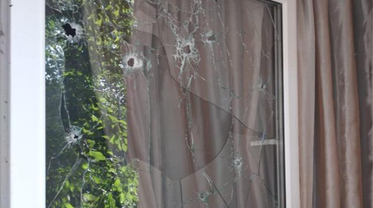 У Граденицях невідомі кинули на подвір'я вибухівку. Обставини злочину з'ясовує поліція